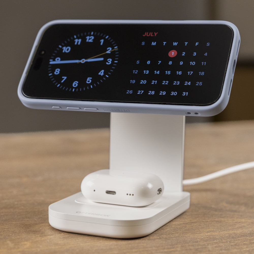 phone charging and headphones charging on 2-in-1-charger