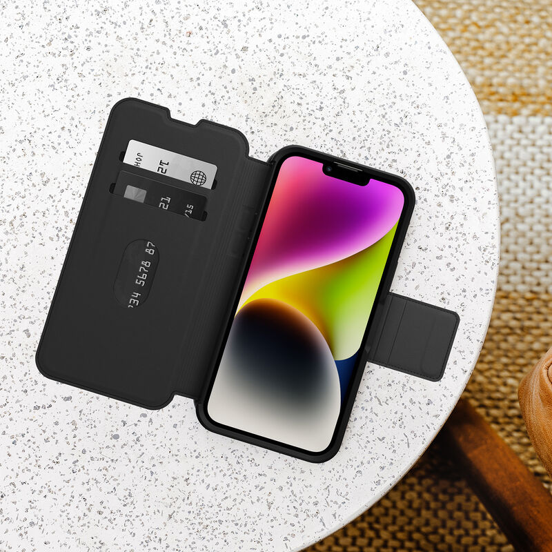 product image 4 - iPhone 14 Plus Leather Folio Strada Series